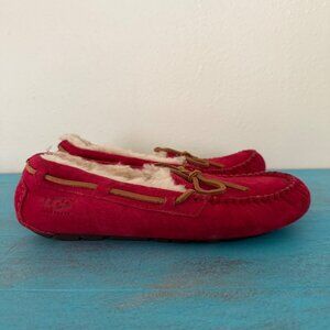 UGG Womens Red Dakota 5612 Sheepskin Suede Moccasin Slippers Size 6